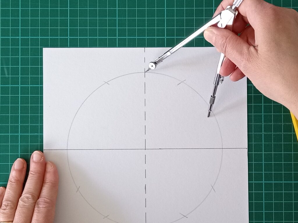 Punta il compasso dove le linee incrociano la circonferenza per creare una base a 6 lati per il mandala