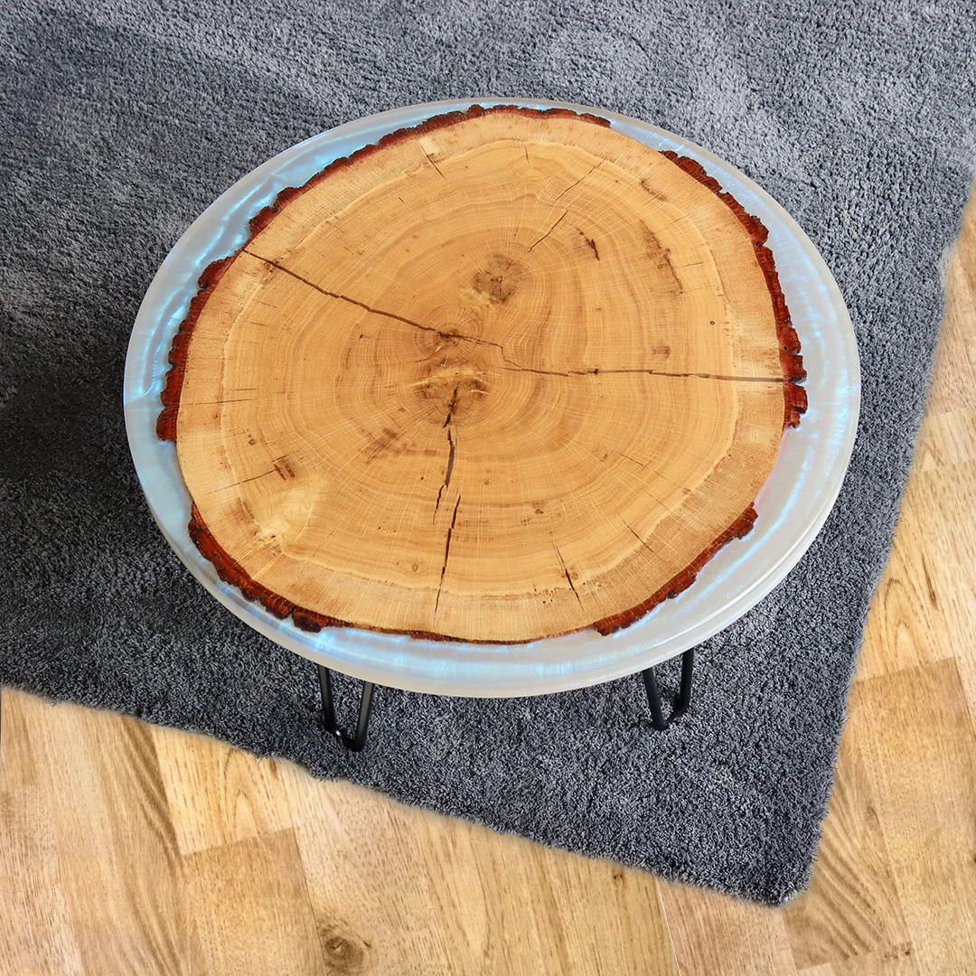 Tavolino da salotto in resina fatto a mano con inserto in legno
