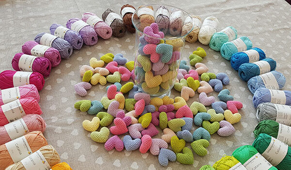 Corso di amigurumi ad uncinetto: esplosione di cuori