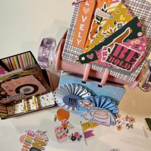memorydex: piccole carte con stampe e scritte colorate e apposito raccoglitore, chiamato ROLODEX e una scatola con un binario centrale, il TRAY