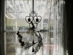 tenda-pizzo-finestra-romantica