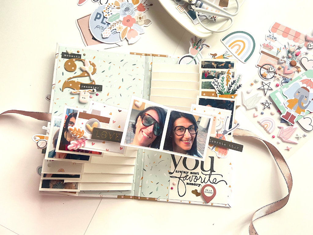 Flip album scrapbooking