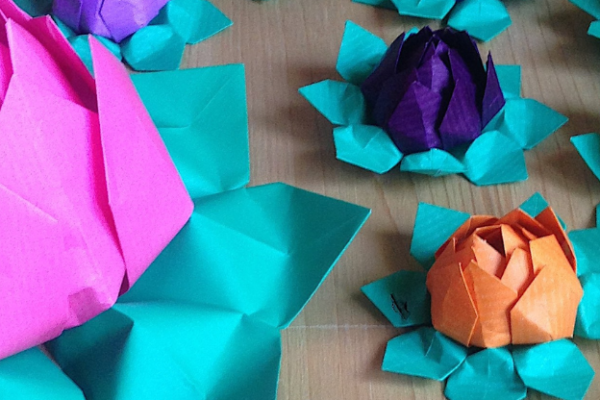 Realizza dei Fiori di Loto in Origami