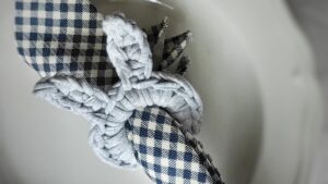 Porta tovaglioli coniglio all&#8217;uncinetto per la tavola di Pasqua