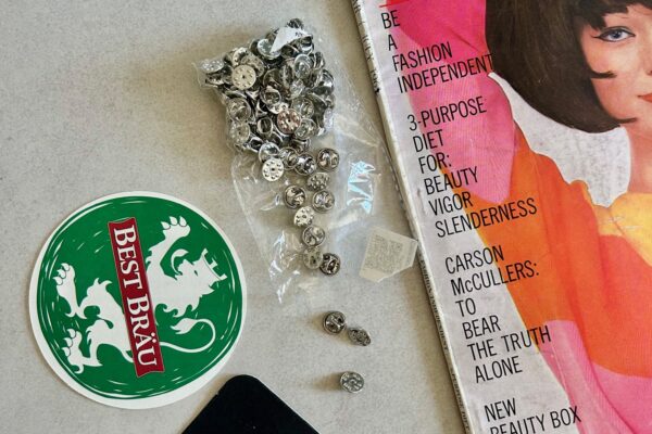 Riciclo creativo: creiamo una spilla con i sottobicchieri in cartone!