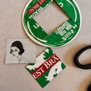  idea di riciclo creativo: sottobicchiere in cartone che diventa spilla