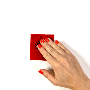 incollare feltro sopra a colla sopra a cuore rosso al contrario