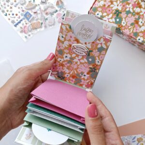 mini album con bustina floreale