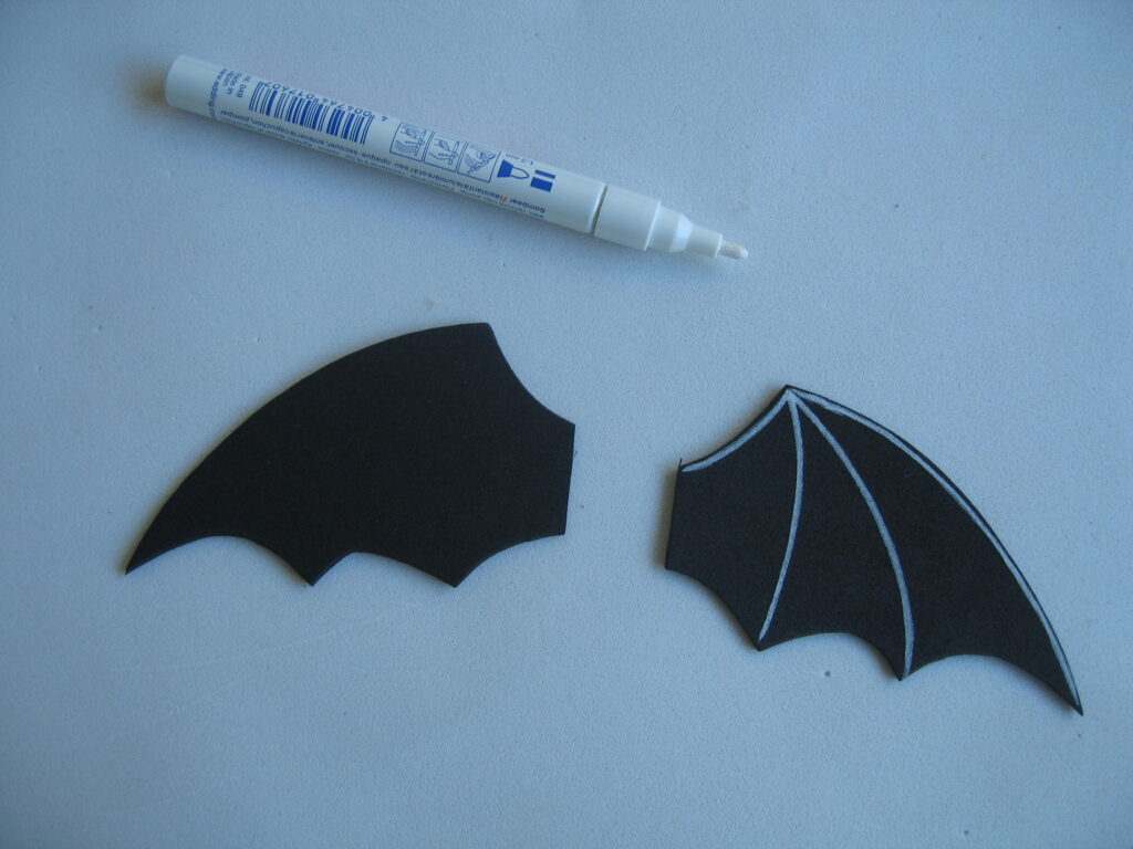 decorazione fai da te halloween con gomma eva pipistrello