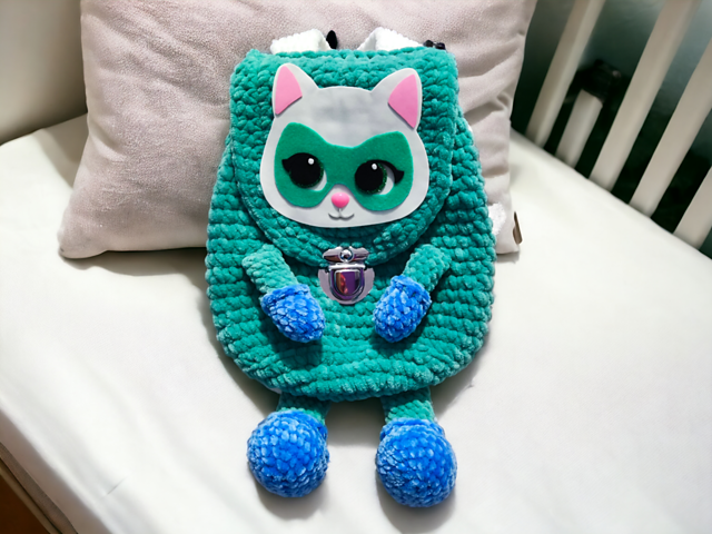 zaino per bambini realizzato con la tecnica dell'uncinetto backpack Bitsy