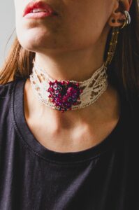 choker-pizzo-bianco-cuore-fuczia-paillettes-le-peg