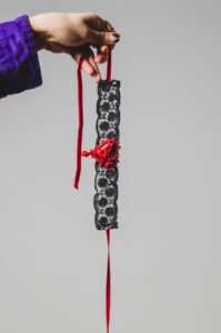 choker-pizzo-nero-cuore-rosso-Le-Peg