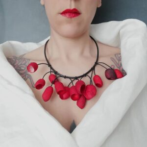 collana-bozzoli-baco-seta-equilibrium