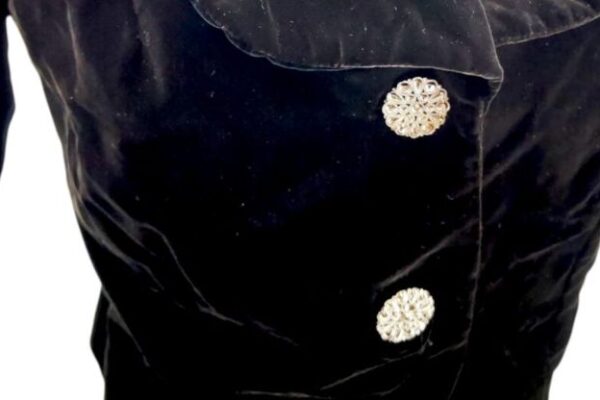 Come personalizzare un capo su misura con bottoni vintage