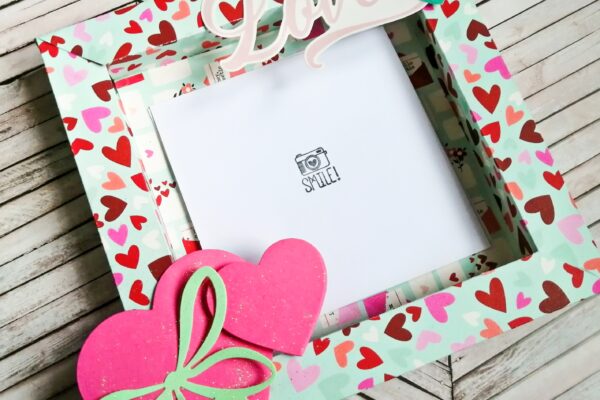 Un dono romantico per San Valentino: cornice in carta 3D fai da te