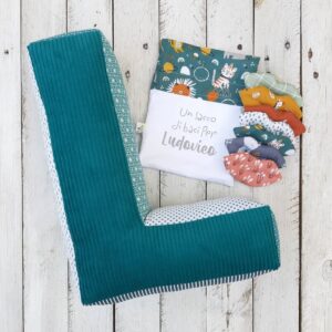 cuscino-lettera-iniziale-baci-imbottiti