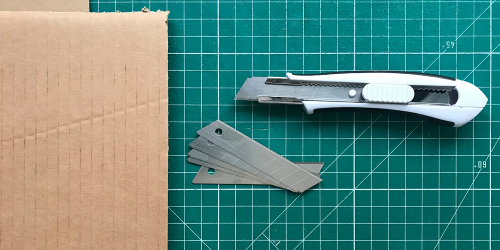strumenti per creare con la carta: cutter