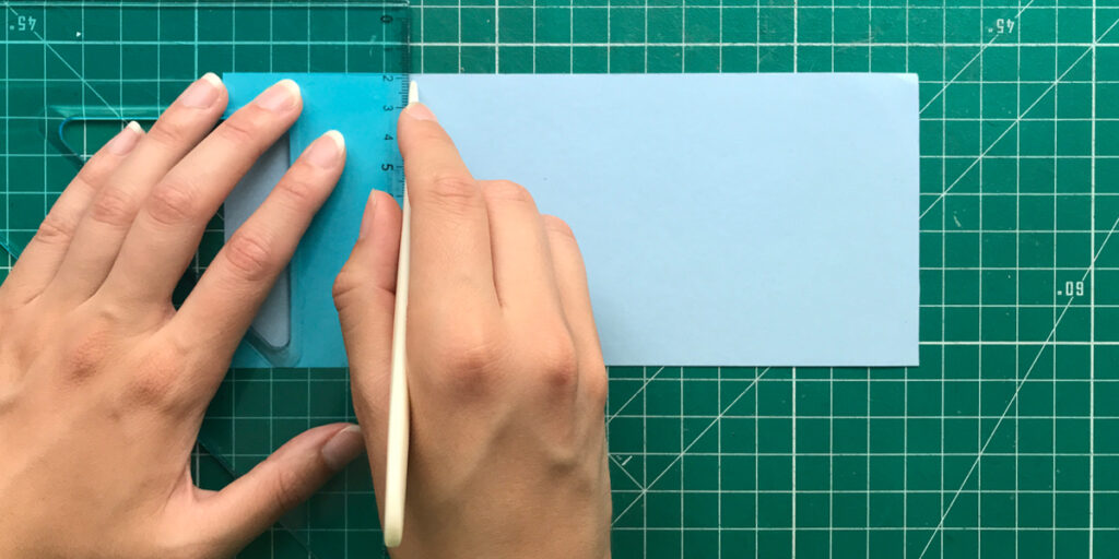 Come tagliare fogli di carta in modo preciso