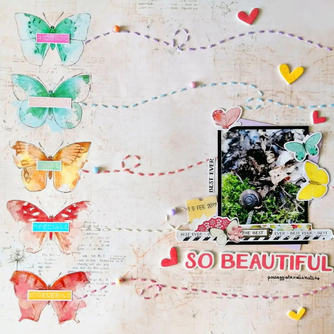 Copertina scrapbooking con farfalle colorate, foto e scritte 