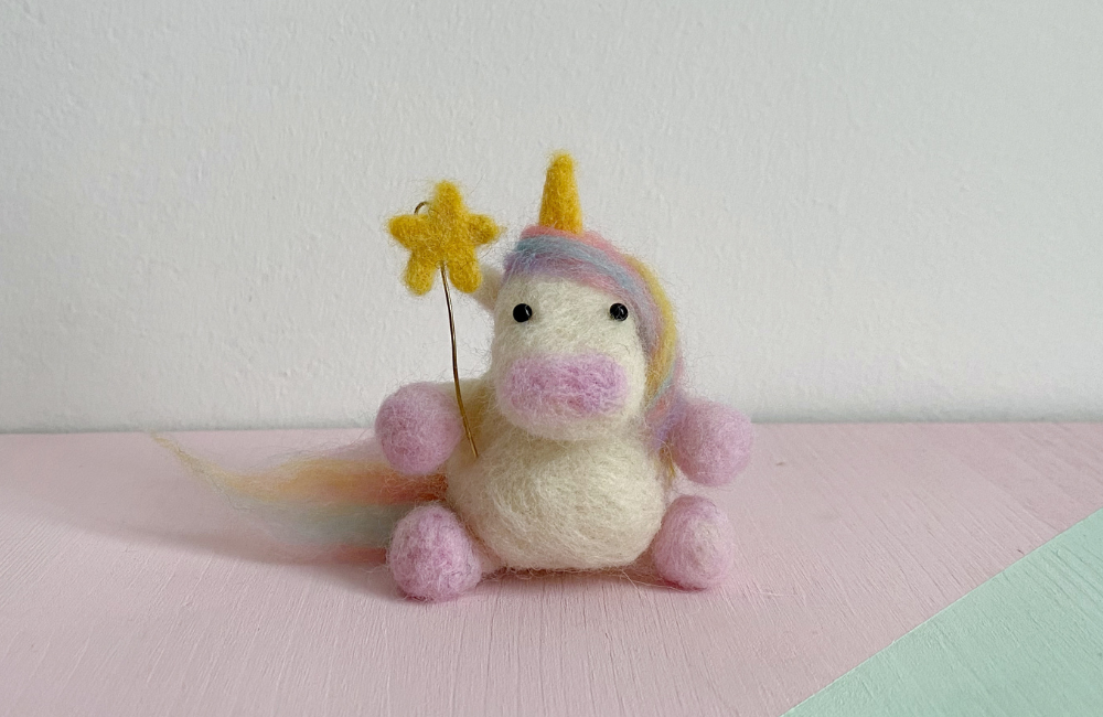 unicorno kawaii con feltro ad ago 