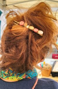 modo per usare la spilla: sui capelli