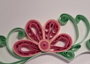 Crea un fiore a quilling con un pettine