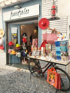 Portare il negozio al di fuori: un giro tra le botteghe artigiane di Ischia e Procida