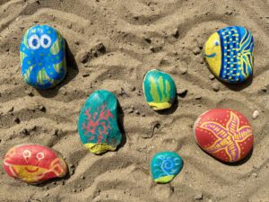 lavoretti-diy-bambini-sassi-decorati