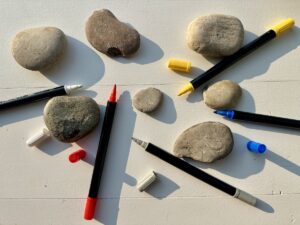 lavoretti-diy-bambini-sassi-decorati-colori