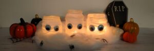Decorazioni di Halloween fai da te: barattoli mummia
