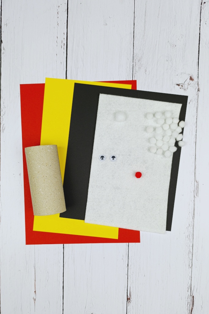 materiale per babbo natale con rotoli di carta: idea di riciclo creativo di natale