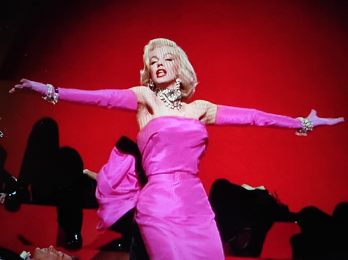 Marilyn Monroe nel film Gli uomini preferiscono le bionde