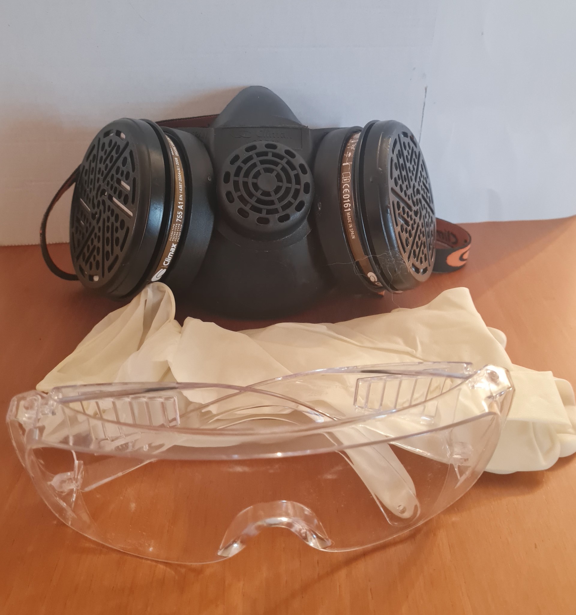 maschera-guanti-occhiali-protezione-resina-Paola-Fiorever