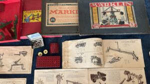 Scatole, manuali e componenti vintage dei giochi di costruzione Meccano e Märklin