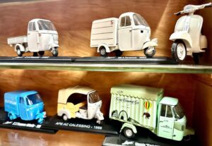 Collezione di modellini Ape Piaggio e Vespa in diverse versioni