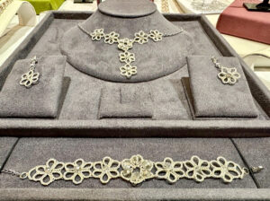 parure-gioielli-pizzo-chiacchierino