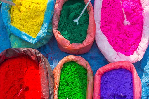 Psicologia del colori e marketing: polveri di colori colarate