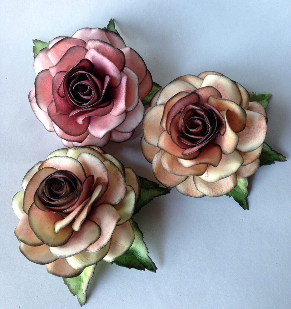rose 3D in carta pietra colorate con acrilici liquidi