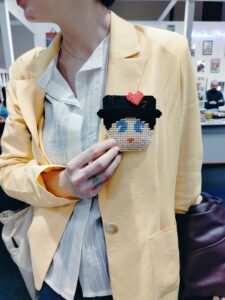Spilla ci metto la faccia in plastic canvas - Mary Poppins, la creativa