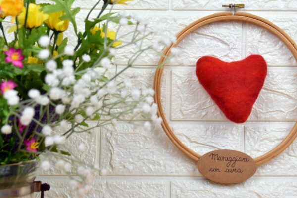 San Valentino: tutorial cuore con taschino in feltro