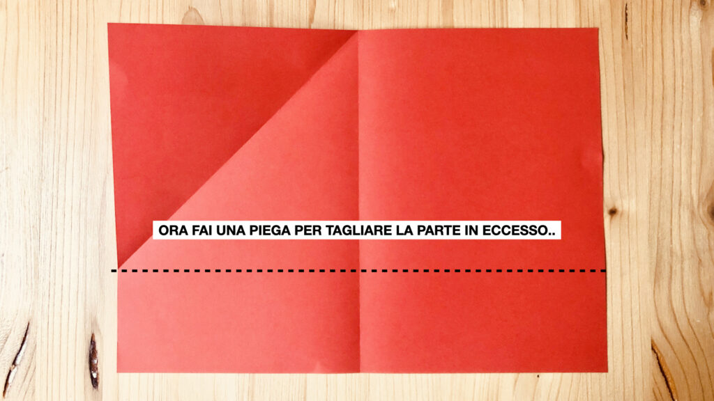 piano da lavoro con foglio A4 per decorazioni in carta di Natale