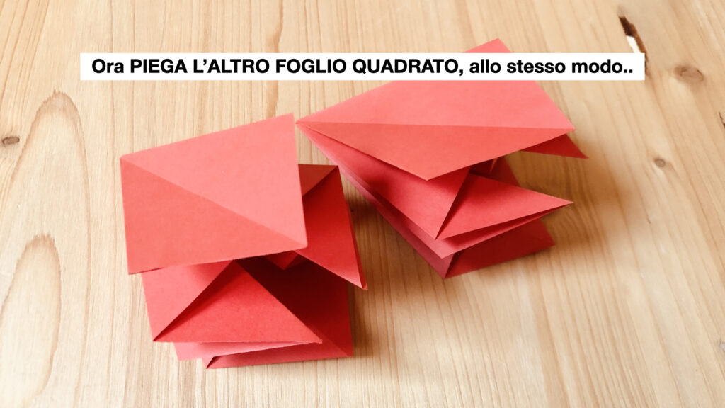 piano di lavoro con origami per decorazione natalizia