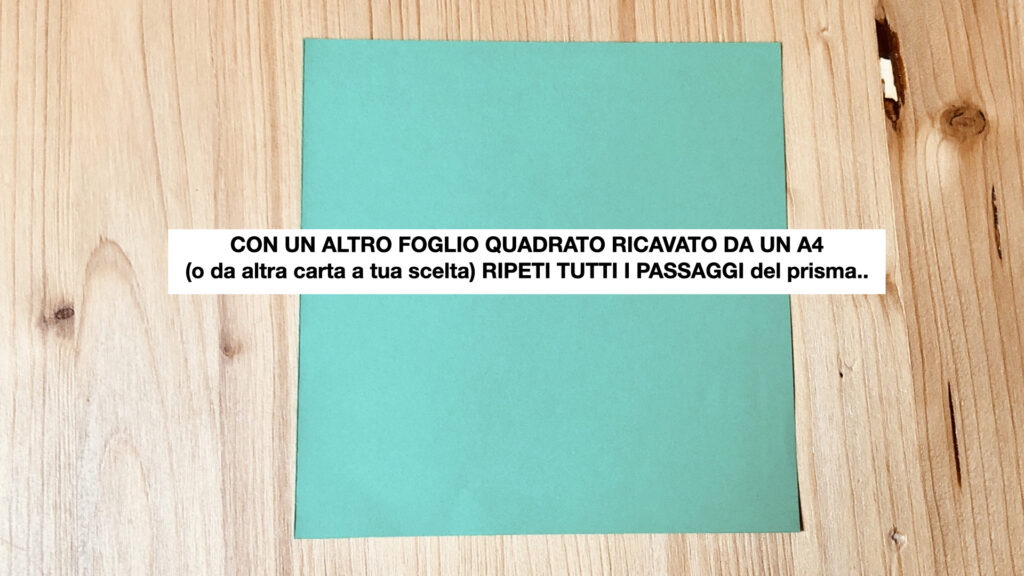 piano da lavoro con foglio quadrato per decorazione di Natale in carta